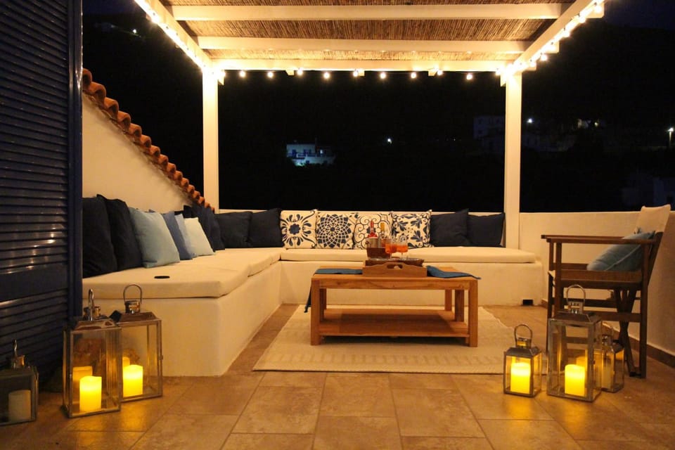 Night, Seating area