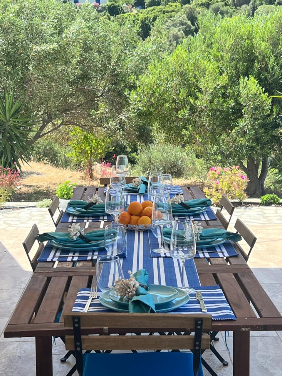 Natural landscape, Food and drinks, Dining area, Garden view