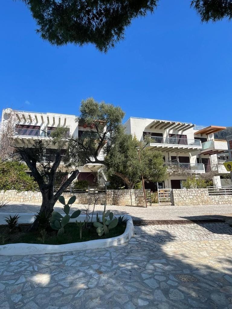 Property building, Neighbourhood, Garden