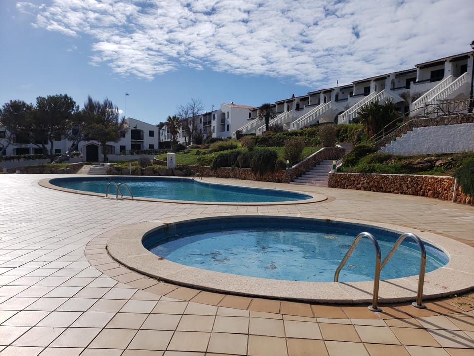 Pool view, Swimming pool, children, sunbed