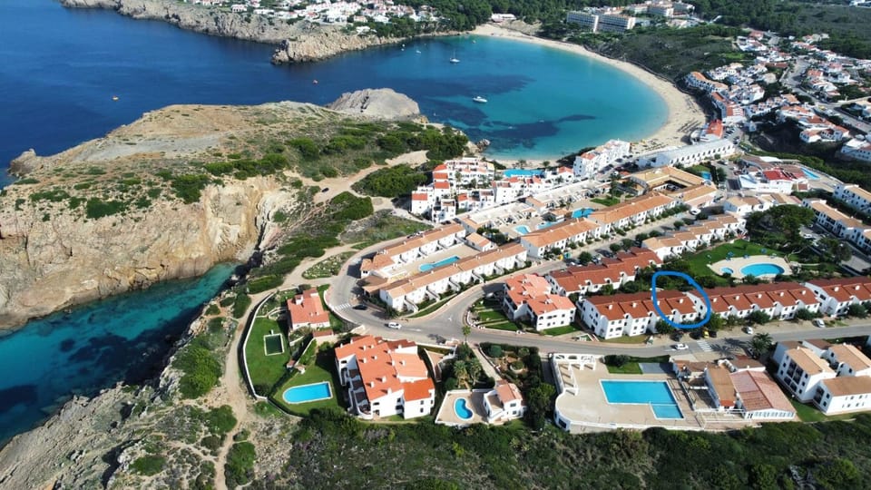 Property building, Bird's eye view, Sea view, Location