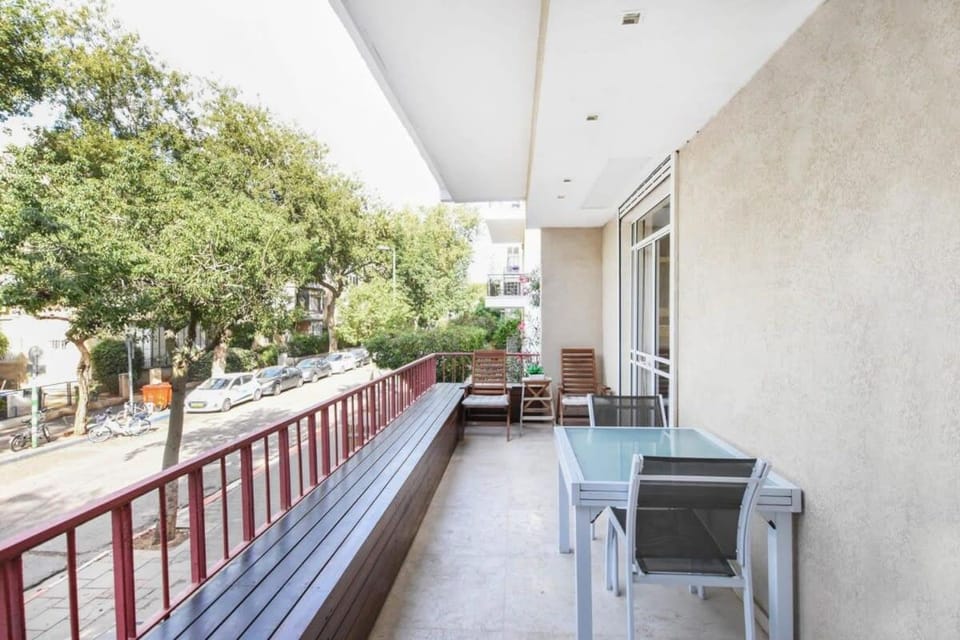 Bright 2BR w balcony on Shlomo Hameleh by HolyGuest Apartment in Tel Aviv-Yafo
