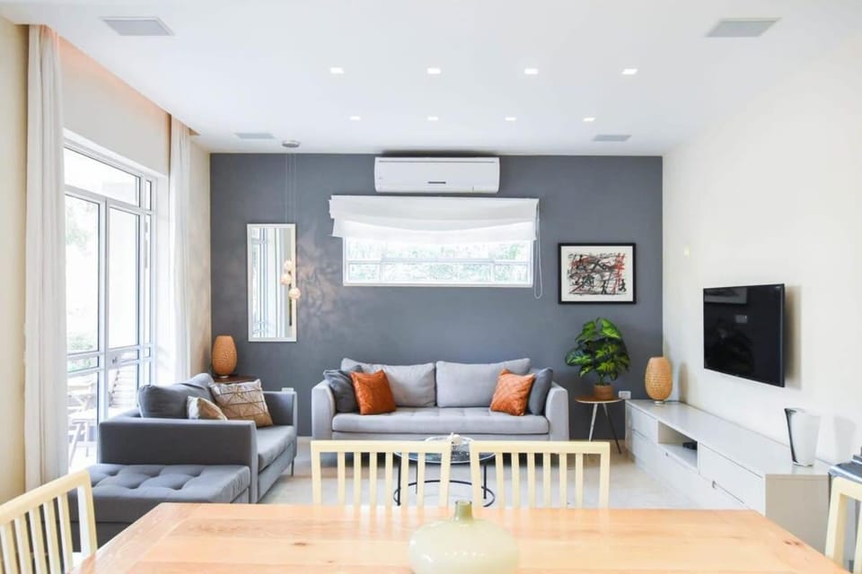 Bright 2BR w balcony on Shlomo Hameleh by HolyGuest Apartment in Tel Aviv-Yafo