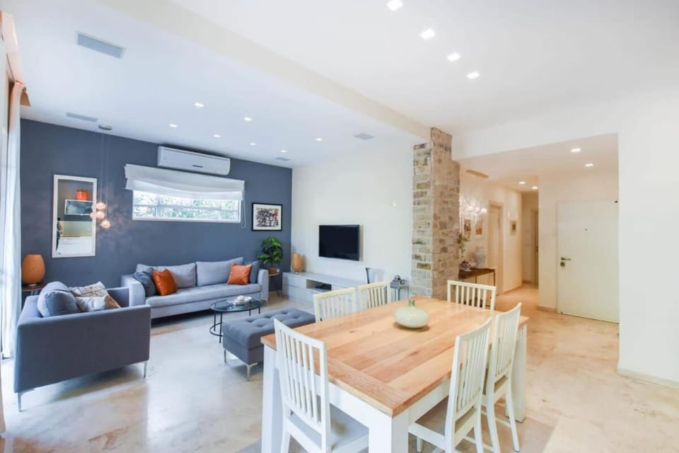 Bright 2BR w balcony on Shlomo Hameleh by HolyGuest Apartment in Tel Aviv-Yafo