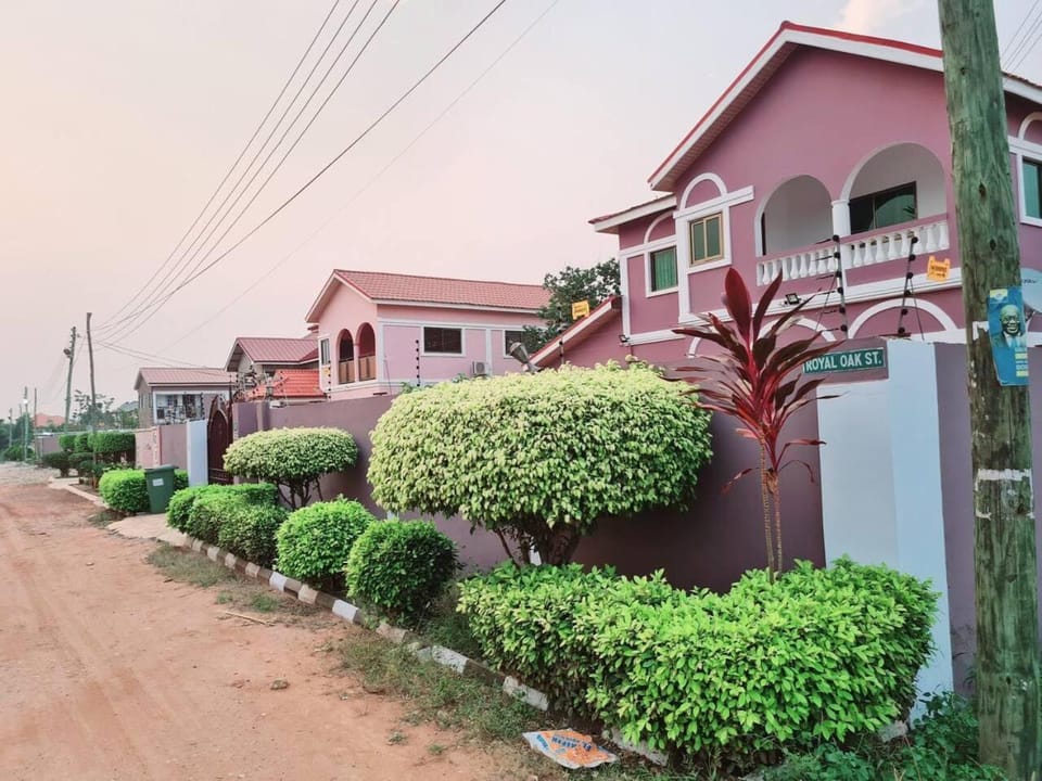 Property building, Neighbourhood
