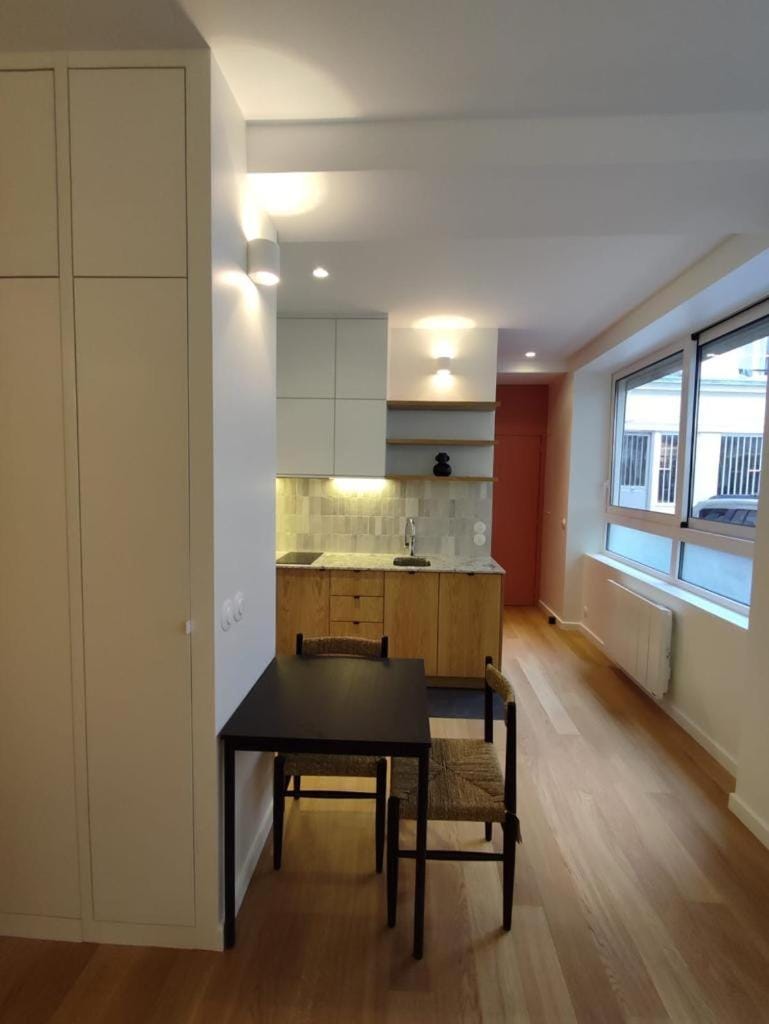 Suite confortable sur le canal Saint-Martin / République Apartment in Paris