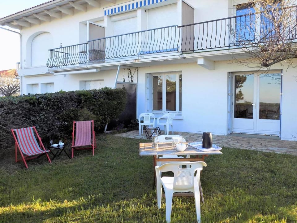 Property building, Day, Garden, View (from property/room), Balcony/Terrace, Dining area, Garden view, sunbed