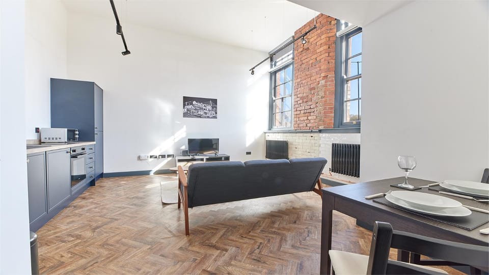 TV and multimedia, Living room, Seating area, Dining area
