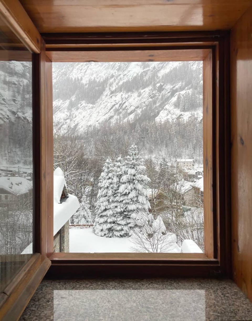 Bathroom, Mountain view