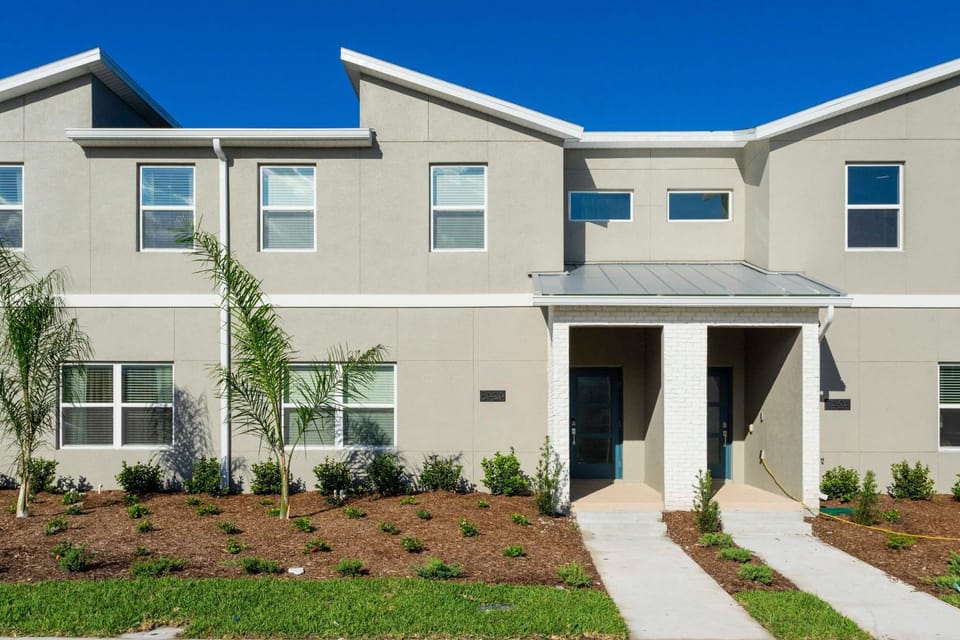 Gorgeous 4 Bd Close to Disney w/ Pool @ Storey Lake Resort 4245 House in Kissimmee