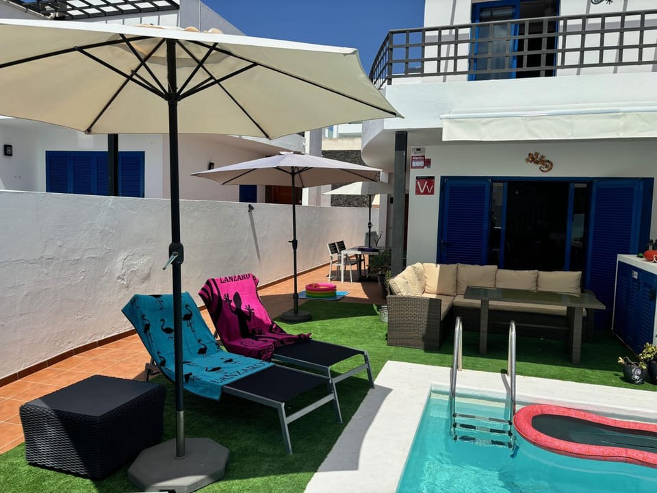 Balcony/Terrace, sunbed