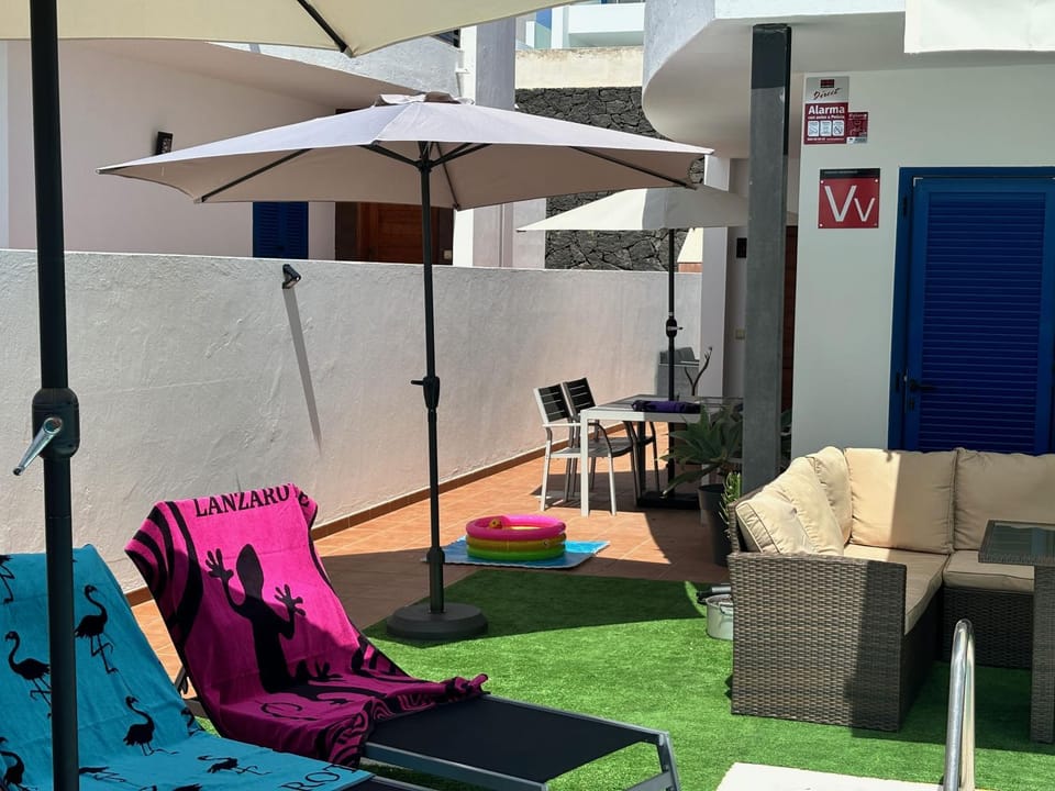 Patio, Seating area, sunbed