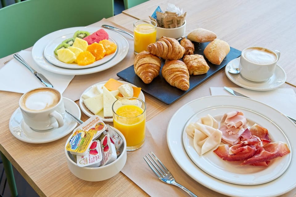 Breakfast, Continental breakfast, Buffet breakfast