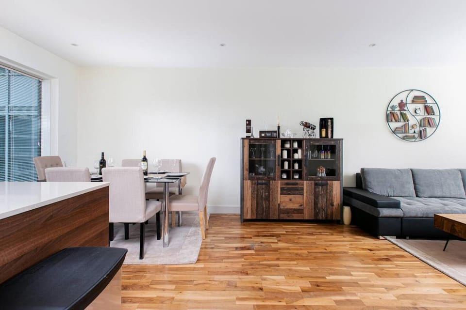 Seating area, Dining area