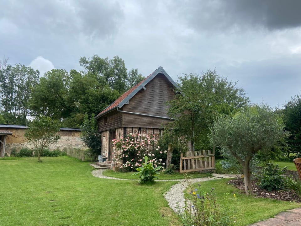 Maison au bord de riviere , proche de la mer- spa semi rigide plein air en option House in Normandy