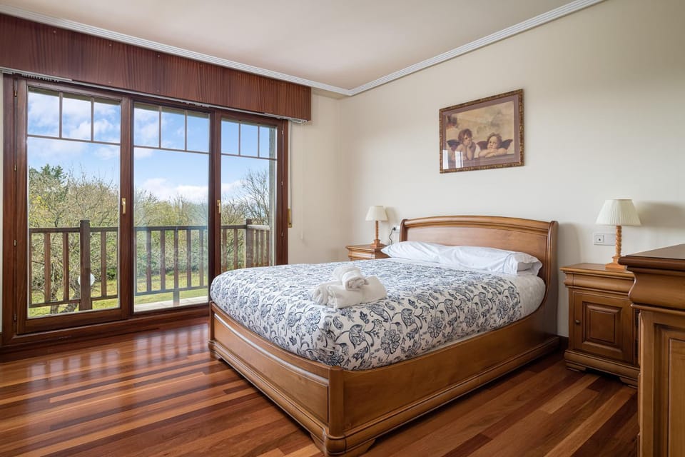 Bed, Photo of the whole room, Bedroom, Garden view