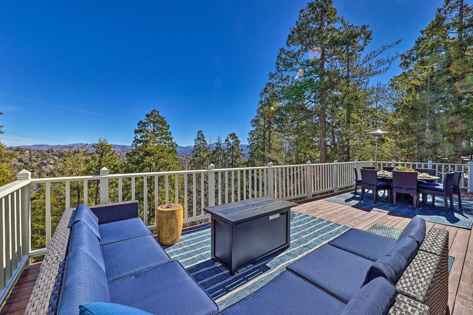'Ridgeline Retreat' w/ Mountain Lake Views! House in Lake Arrowhead