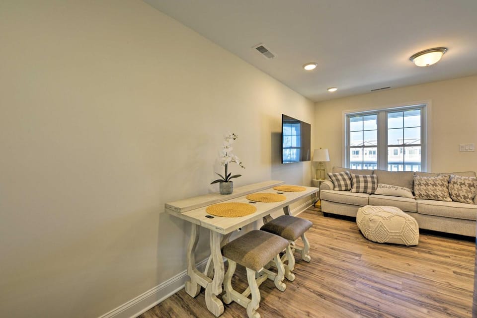 Welcoming Wildwood Condo ~ 1 Block to Beach! House in Wildwood