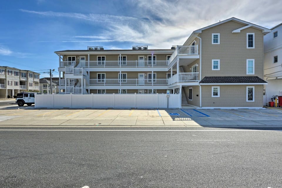 Welcoming Wildwood Condo ~ 1 Block to Beach! House in Wildwood