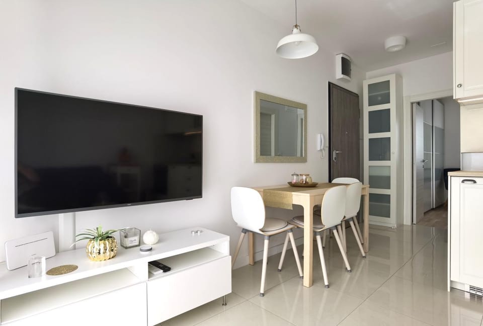 TV and multimedia, Living room, Dining area