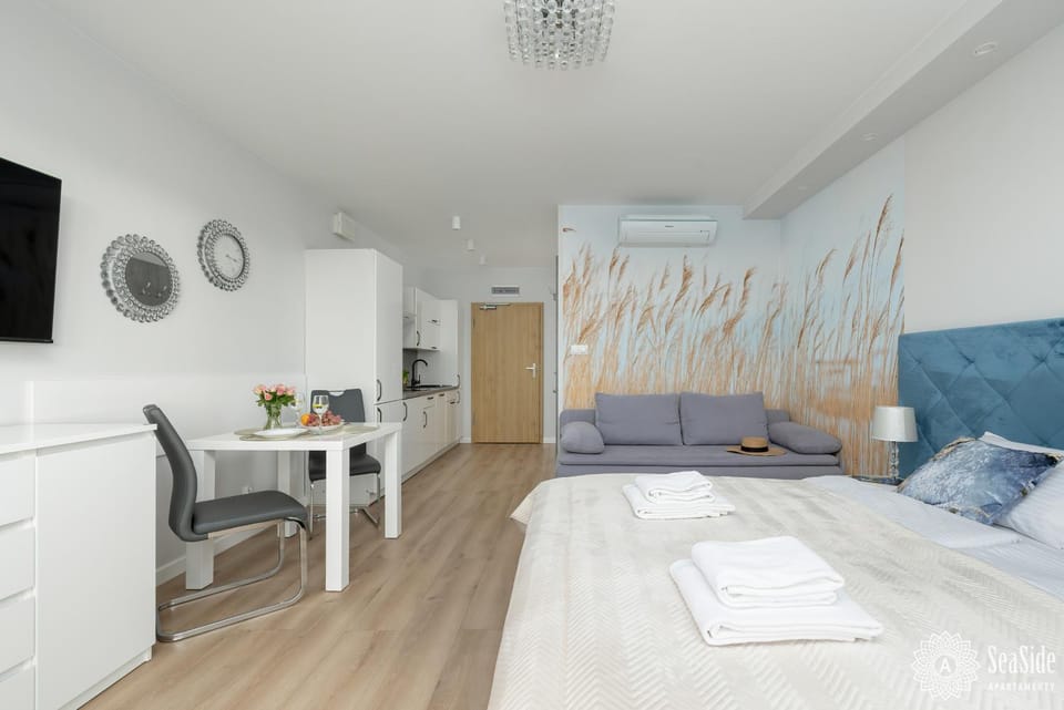 Living room, Seating area, Dining area, Bedroom