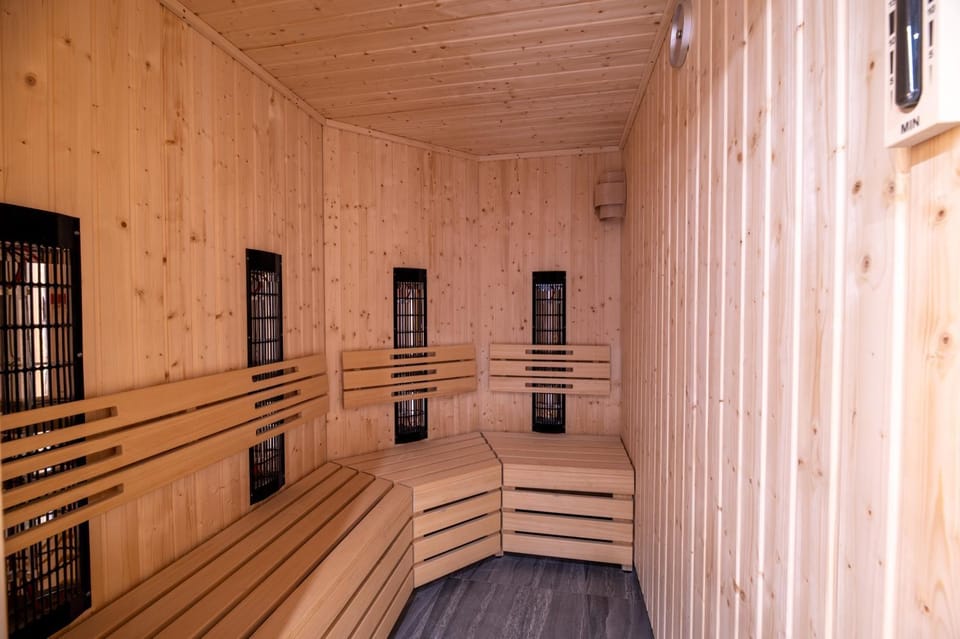 Sauna, Swimming pool