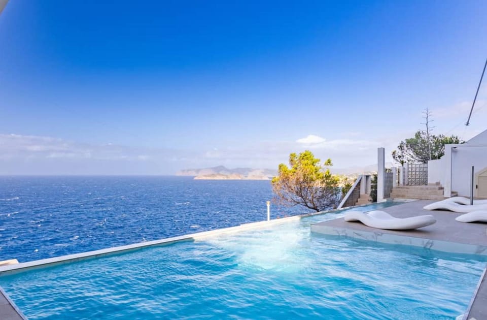 Pool view, Sea view