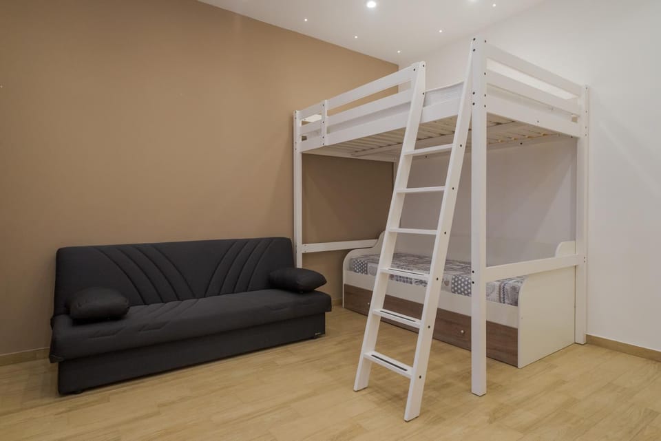 bunk bed