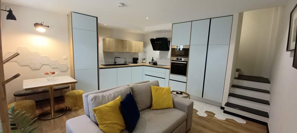 Kitchen or kitchenette, Living room, Seating area, Dining area