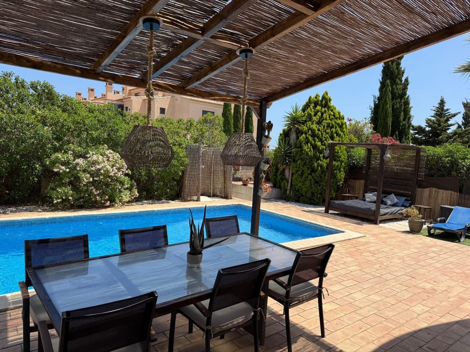 Spacious 3 bedroom villa with pool House in Luz