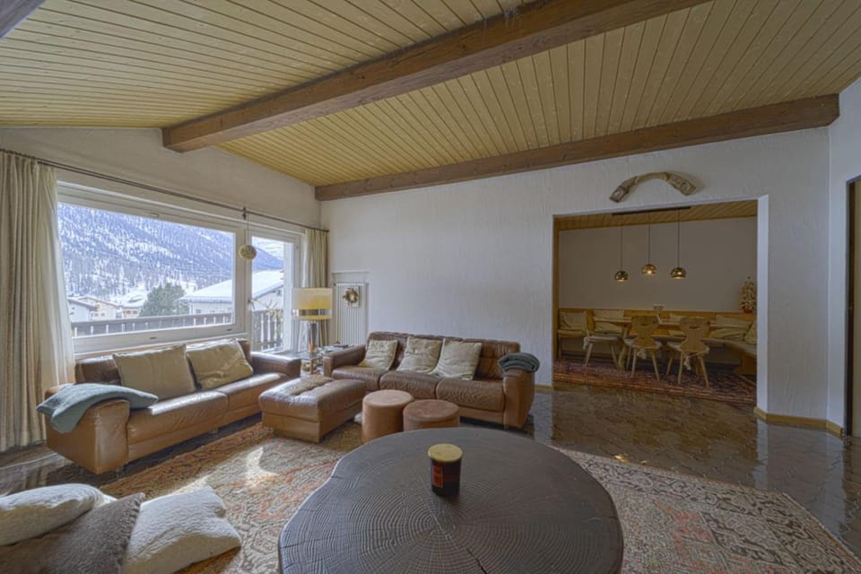 Communal lounge/ TV room, Living room