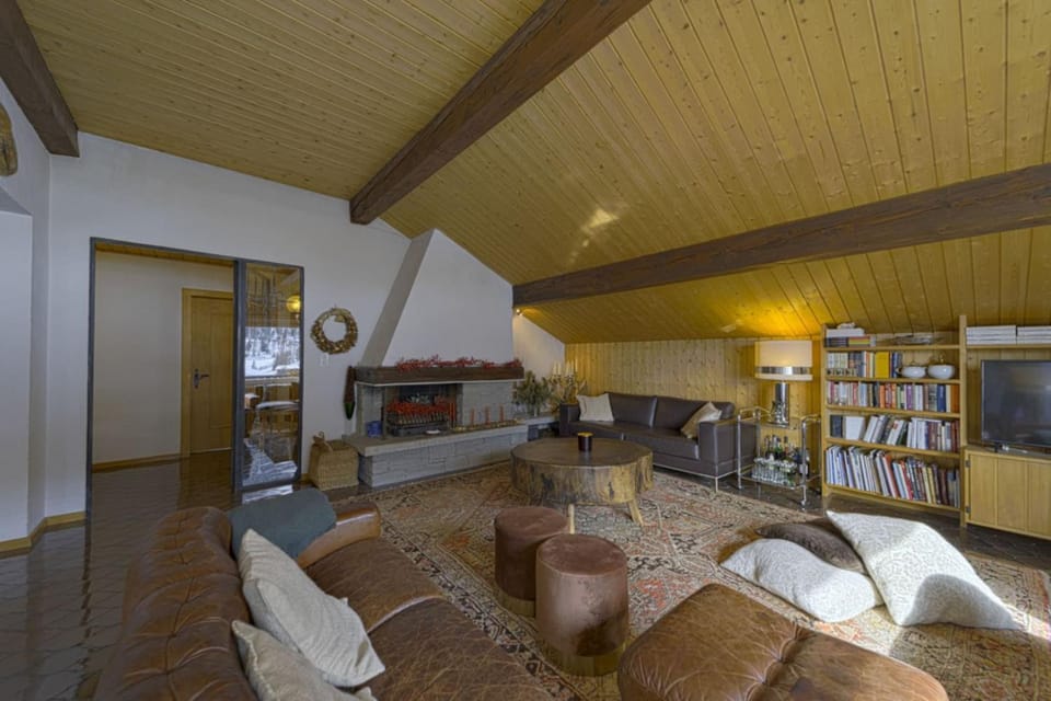 Communal lounge/ TV room, Living room