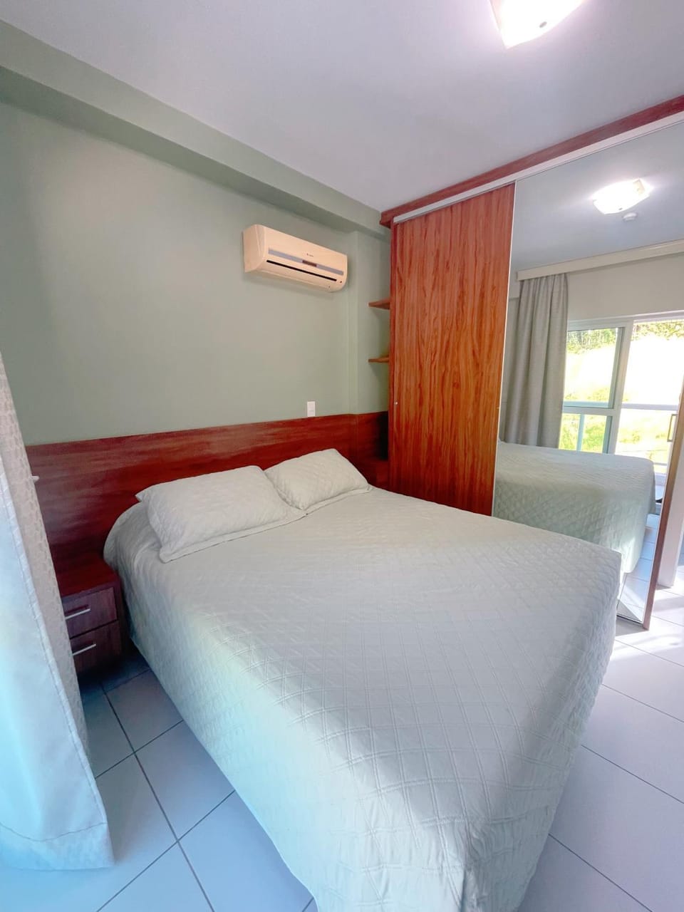 Bed, air conditioner