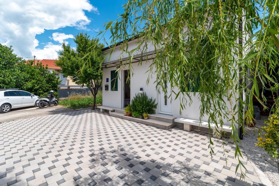 Apartman Donadina-Dalmatian heritage house Apartment in Okrug Gornji