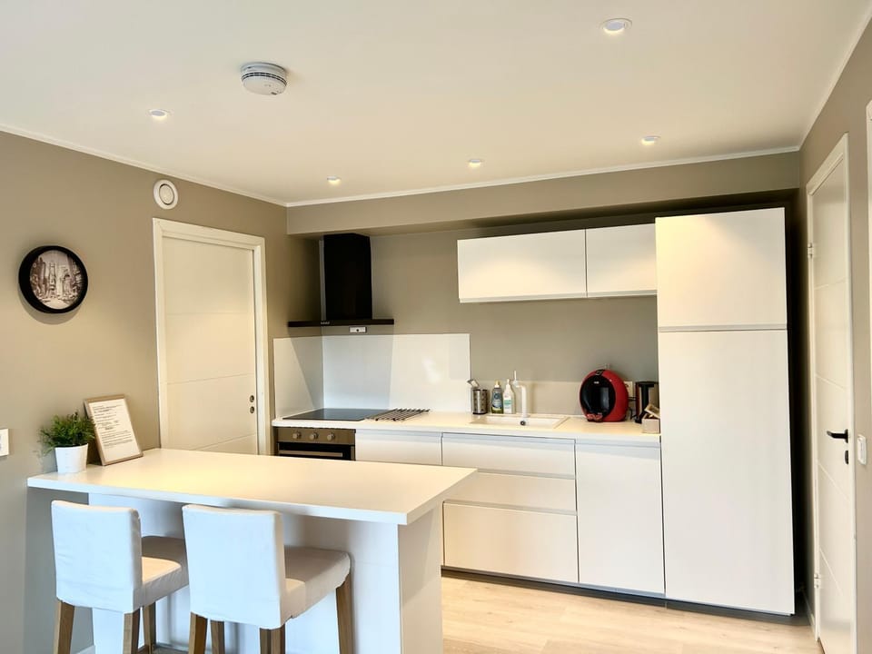 Coffee/tea facilities, Kitchen or kitchenette, Dining area, dishwasher, pet friendly, stove