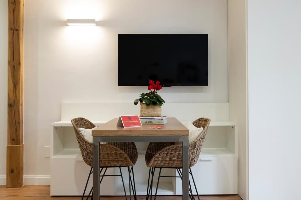TV and multimedia, Dining area