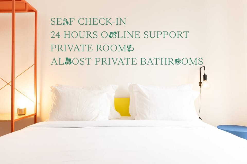 Photo of the whole room, Bedroom, Text overlay, Area and facilities