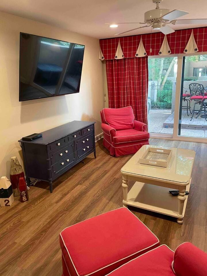 Communal lounge/ TV room, TV and multimedia, Living room, Seating area