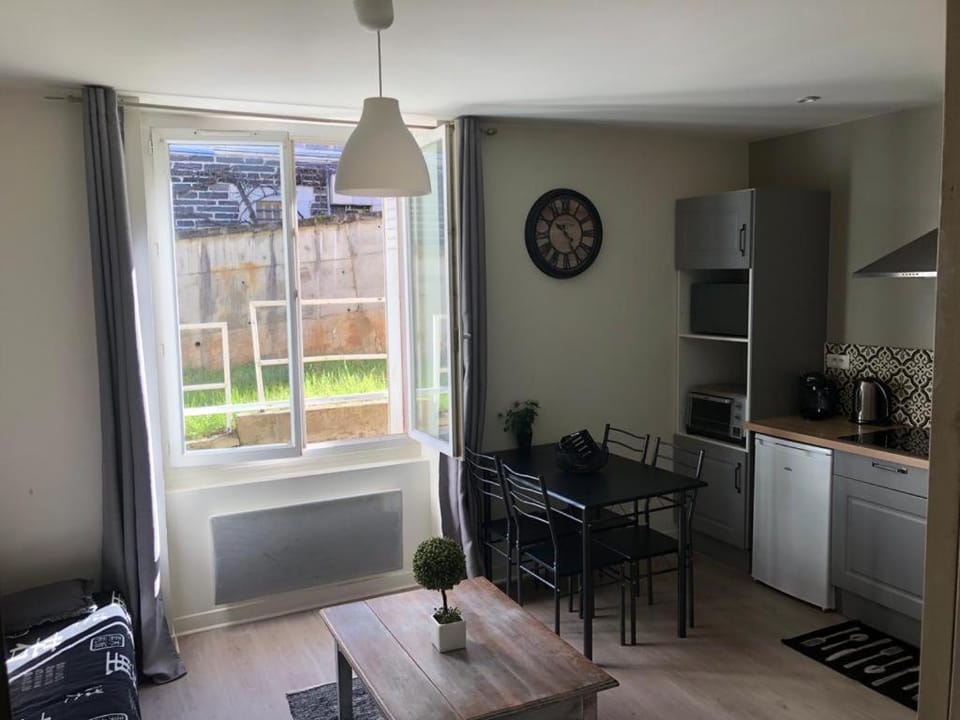 Logement à Brive - proche de la gare et du centre ville - Climatisation - fibre internet - stationnements gratuits Apartment in Nouvelle-Aquitaine