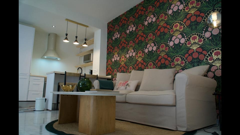 Kitchen or kitchenette, Living room, Seating area
