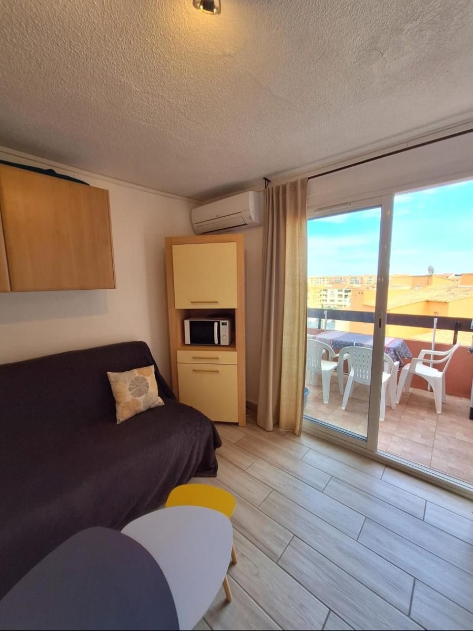 Bed, View (from property/room), Balcony/Terrace, Living room, Seating area, minibar