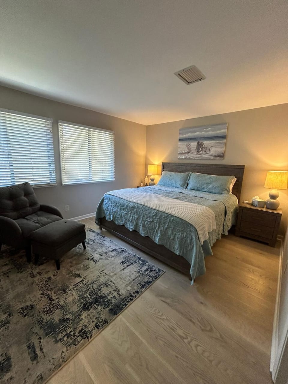 Bed, Photo of the whole room, Seating area, Bedroom