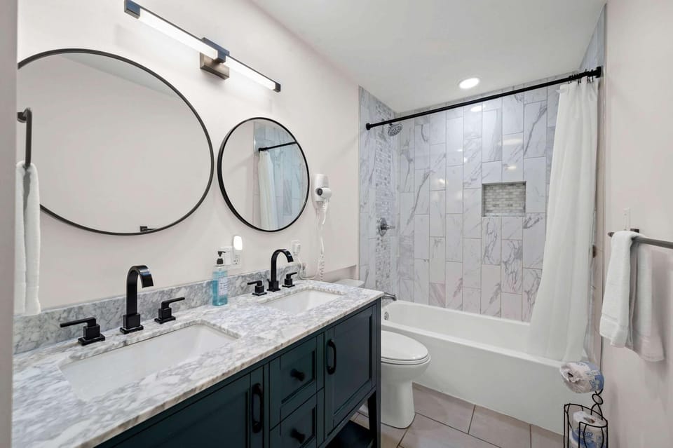 Gather Together - Charming Home for 20 Near Ark! House in Williamstown