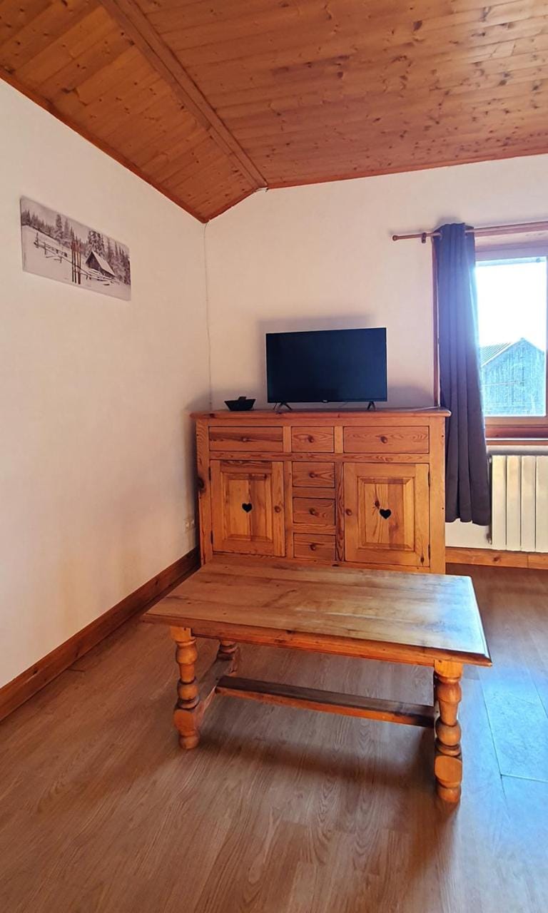 Communal lounge/ TV room, TV and multimedia, Living room