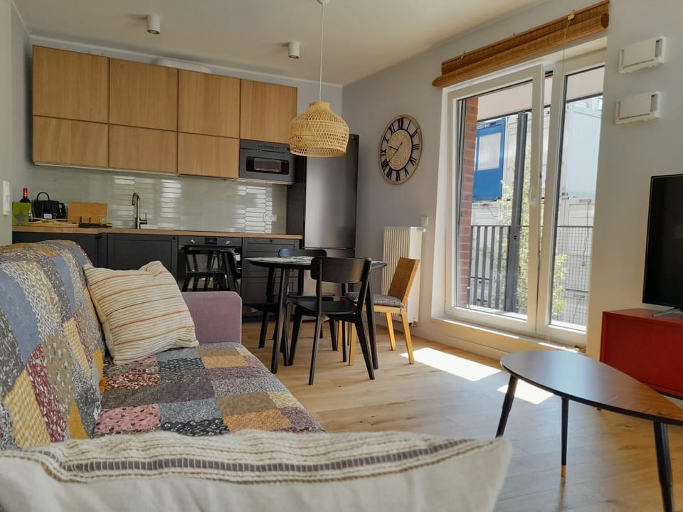 Kitchen or kitchenette, Living room