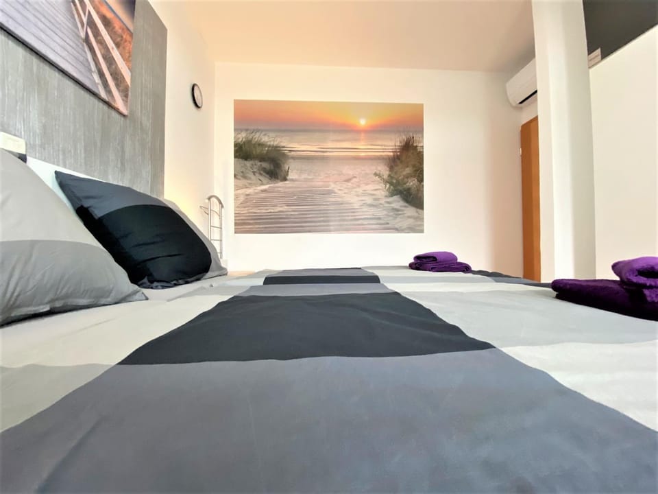 Bed, Bedroom