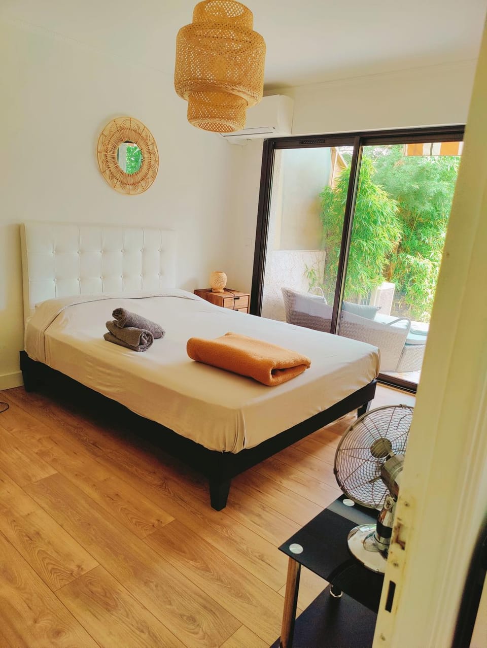 Bedroom, fireplace