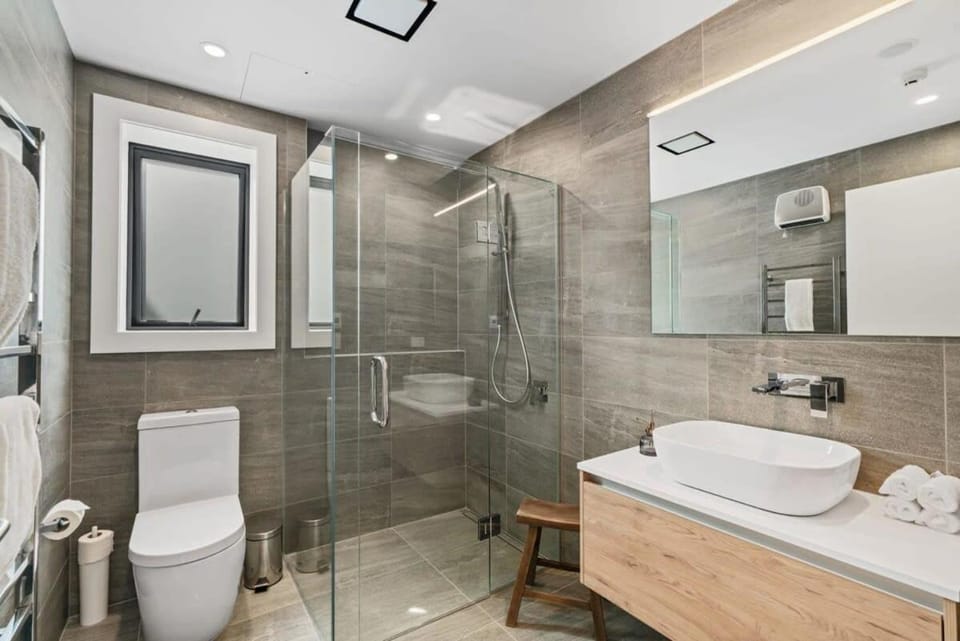 Luxury Lake View Apartment Apartment in Wanaka