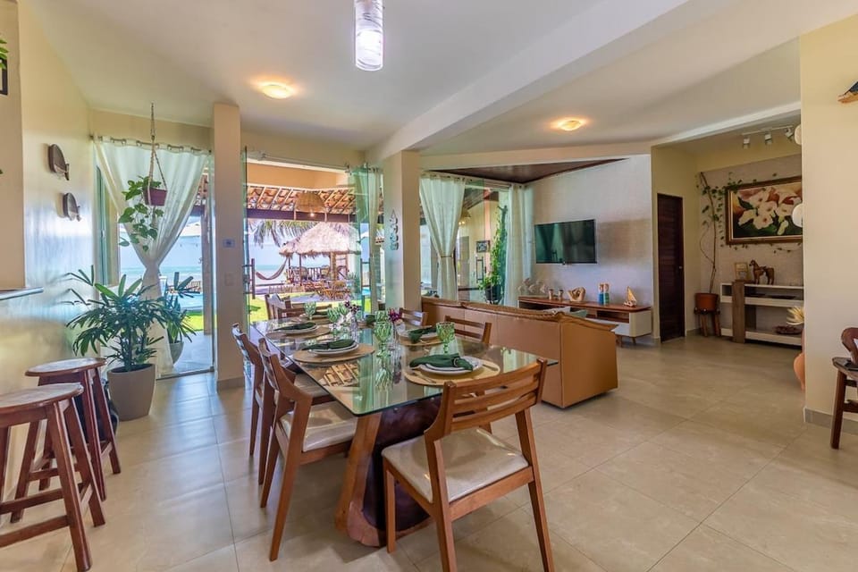 Communal lounge/ TV room, TV and multimedia, Living room, Dining area