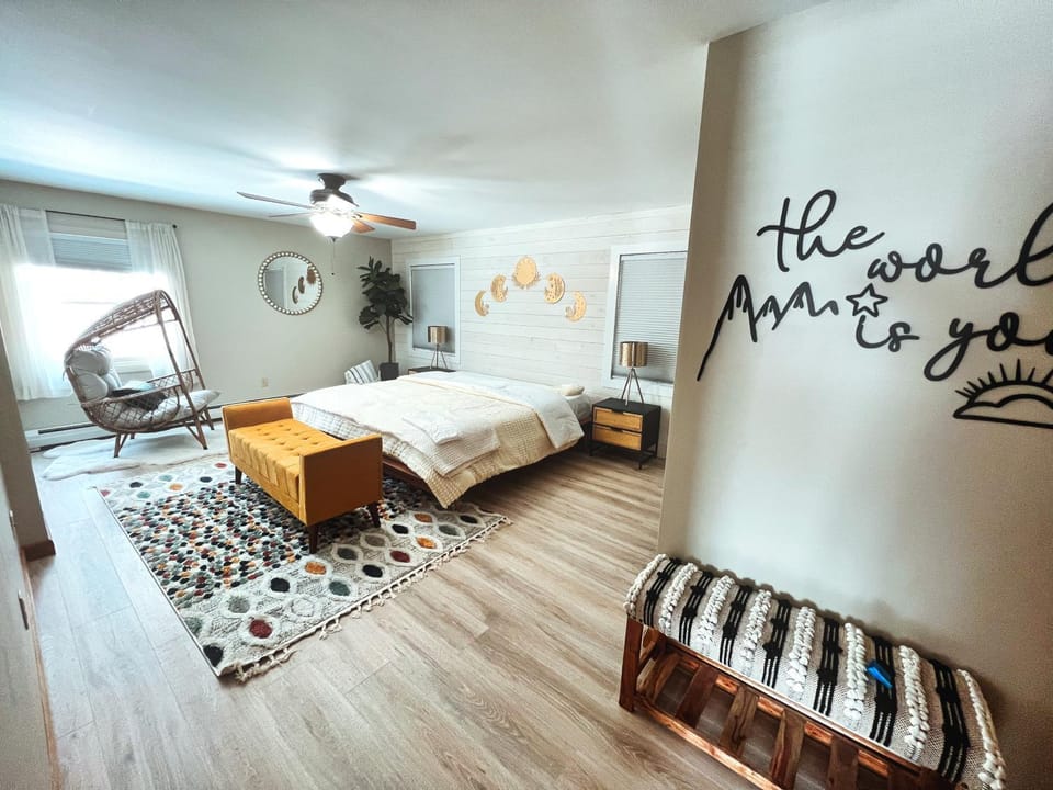 Bed, Photo of the whole room, Bedroom